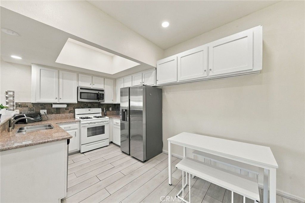 10943 Laurel Canyon Boulevard B9, San Fernando, CA 91340 — photo 3