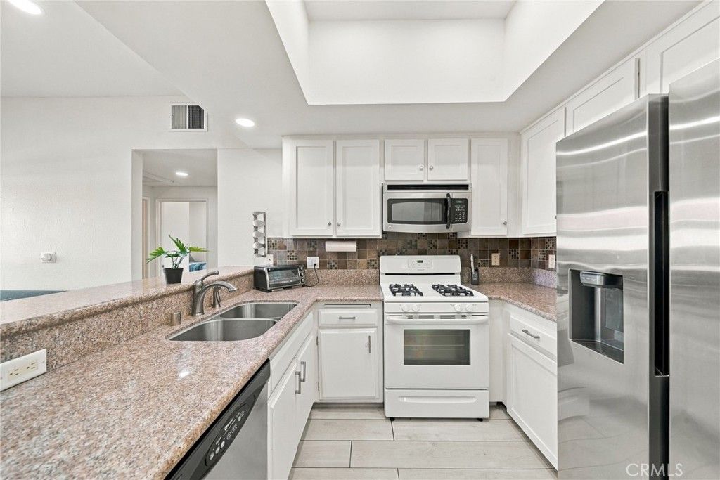 10943 Laurel Canyon Boulevard B9, San Fernando, CA 91340 — photo 4
