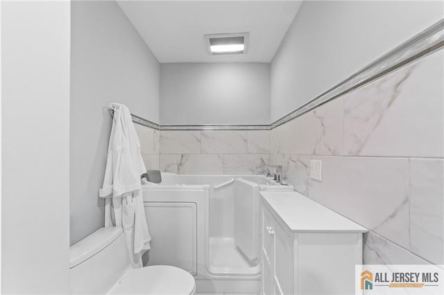 264 Glen Road 264A, Monroe, NJ 08831