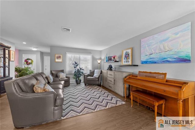 264 Glen Road 264A, Monroe, NJ 08831