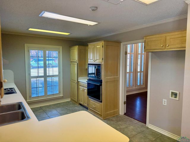 1617 McAllen, Henderson, TX 75654