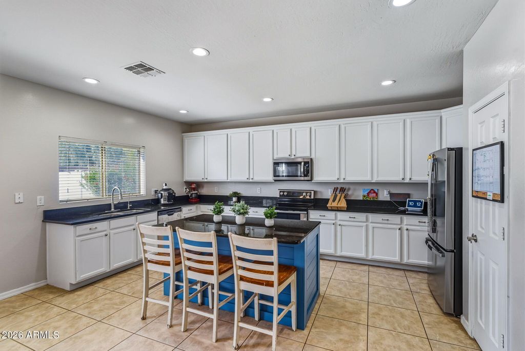 Image 6 of property listing at 43879 W MARICOPA Avenue, Maricopa, AZ 85138