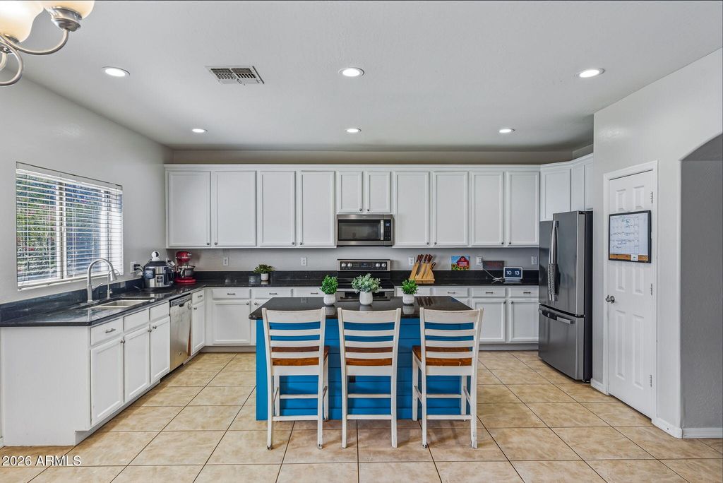 Image 7 of property listing at 43879 W MARICOPA Avenue, Maricopa, AZ 85138