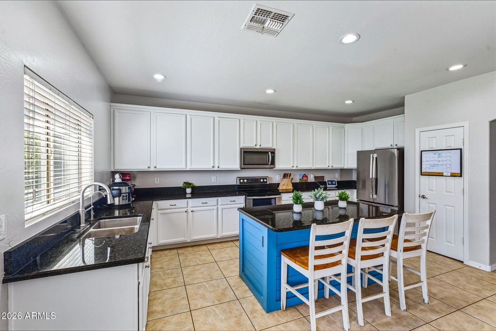 Image 8 of property listing at 43879 W MARICOPA Avenue, Maricopa, AZ 85138