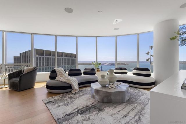 888 W E St 2602, San Diego, CA 92101