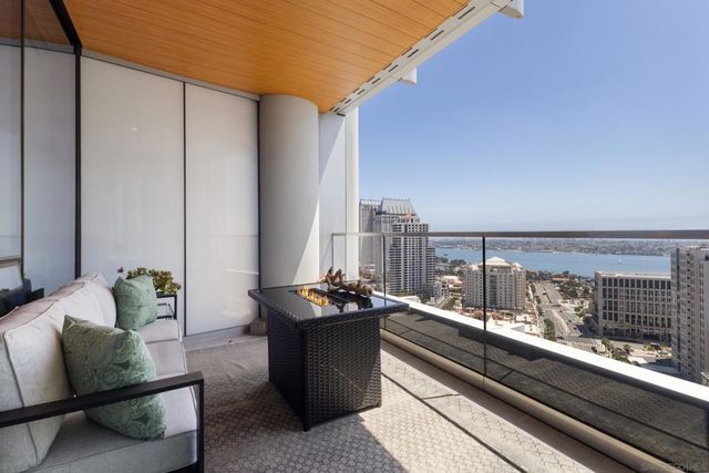 888 W E St 2602, San Diego, CA 92101