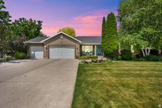 10034 S JORDAN CREST CIR, South Jordan, UT 84095