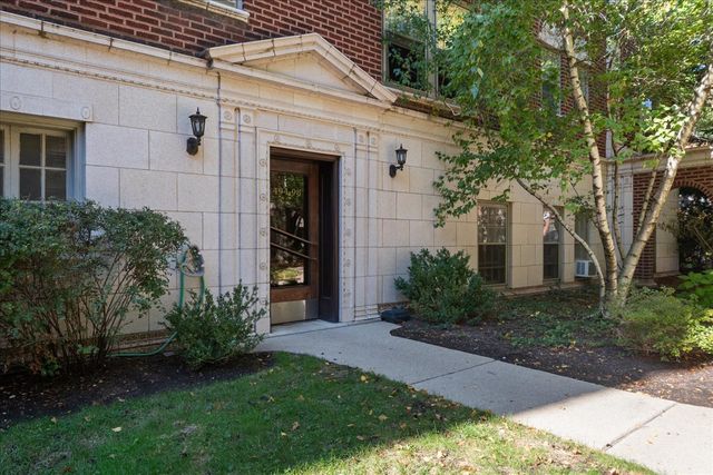 496 Sheridan Road 1, Evanston, IL 60202