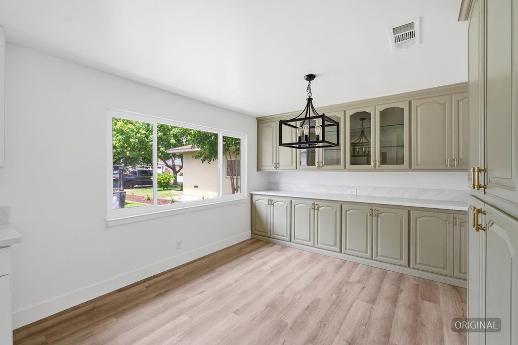Image 12 of property listing at 1843 W Cortland Avenue, Fresno, CA 93705