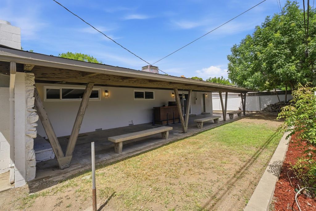 Image 31 of property listing at 1843 W Cortland Avenue, Fresno, CA 93705