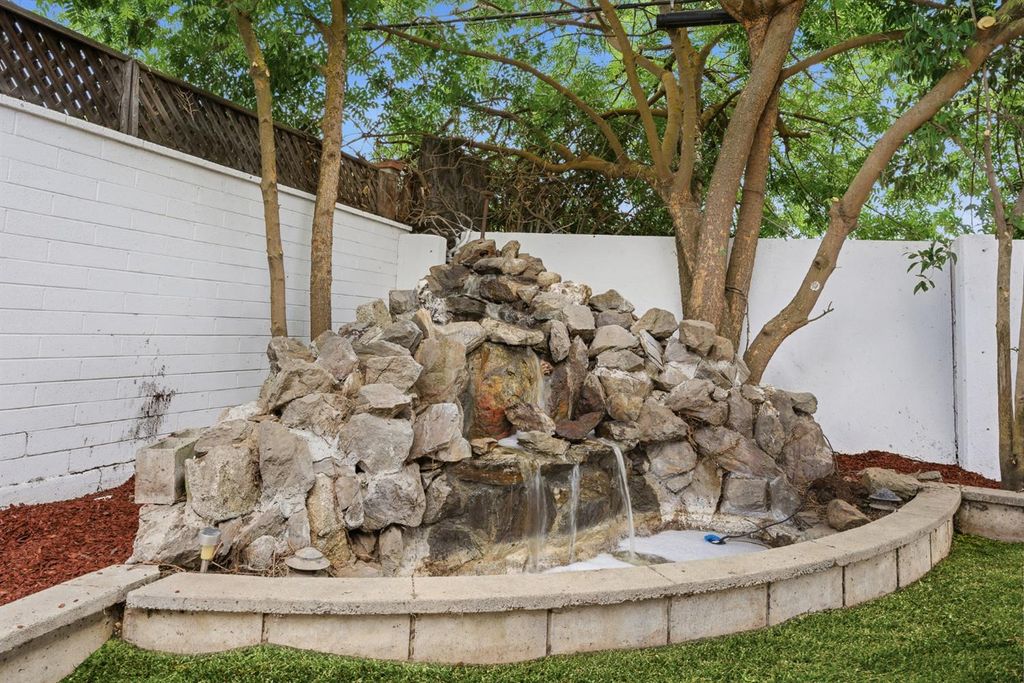 Image 35 of property listing at 1843 W Cortland Avenue, Fresno, CA 93705