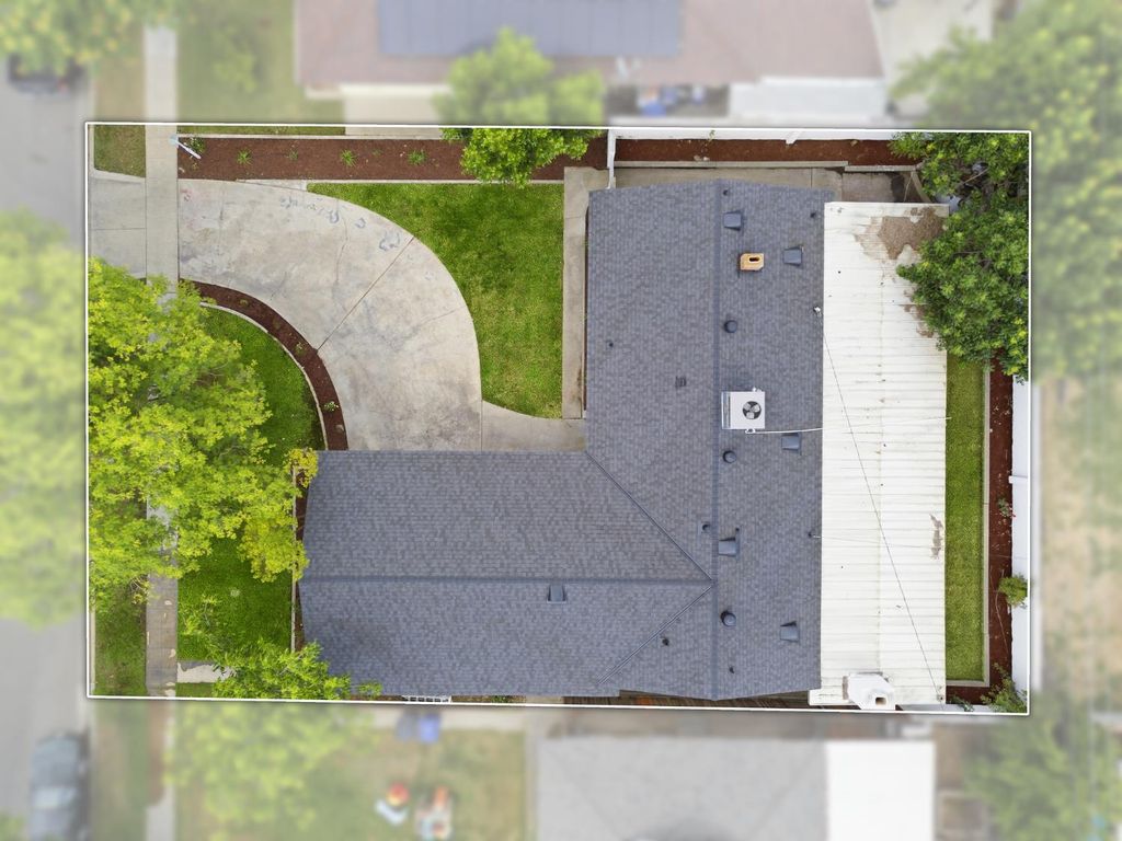 Image 37 of property listing at 1843 W Cortland Avenue, Fresno, CA 93705