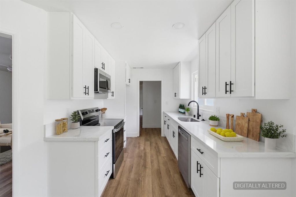 Image 5 of property listing at 1843 W Cortland Avenue, Fresno, CA 93705