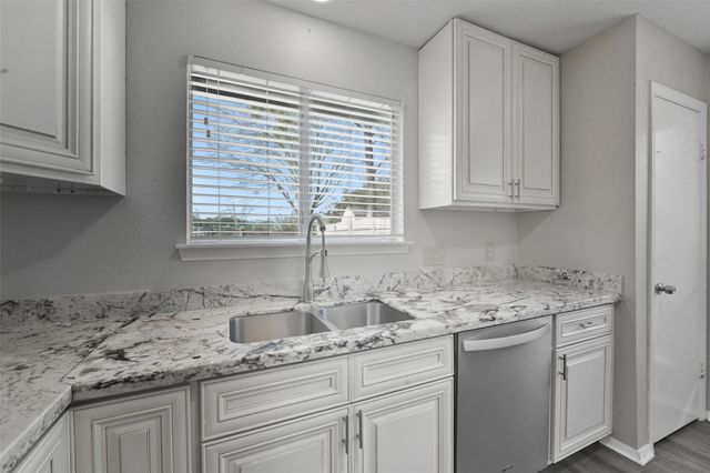 2822 Forest Point Drive, League City, TX 77573