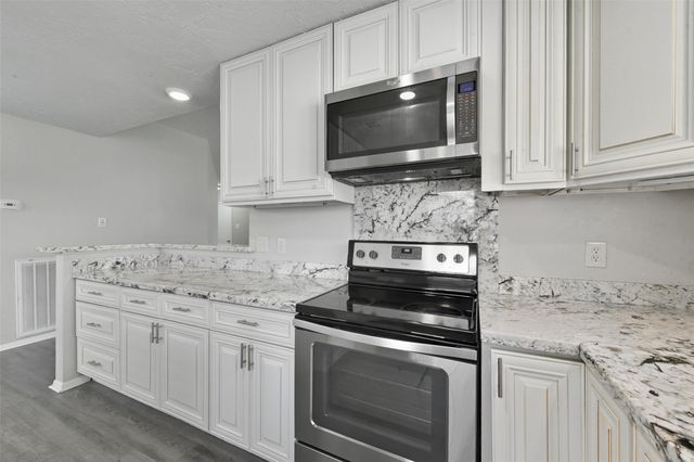 2822 Forest Point Drive, League City, TX 77573