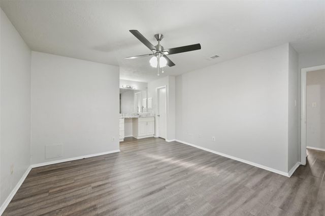 2822 Forest Point Drive, League City, TX 77573