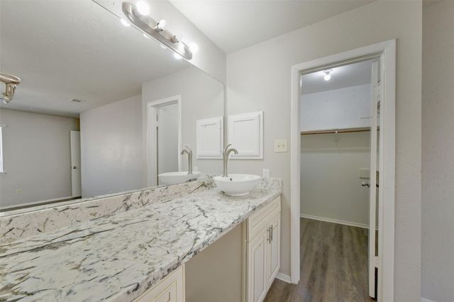 2822 Forest Point Drive, League City, TX 77573