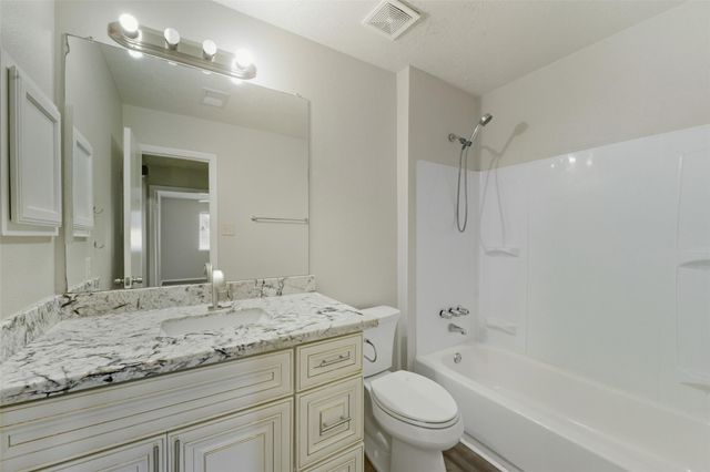 2822 Forest Point Drive, League City, TX 77573