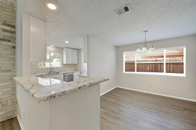 2822 Forest Point Drive, League City, TX 77573