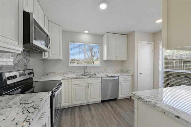 2822 Forest Point Drive, League City, TX 77573