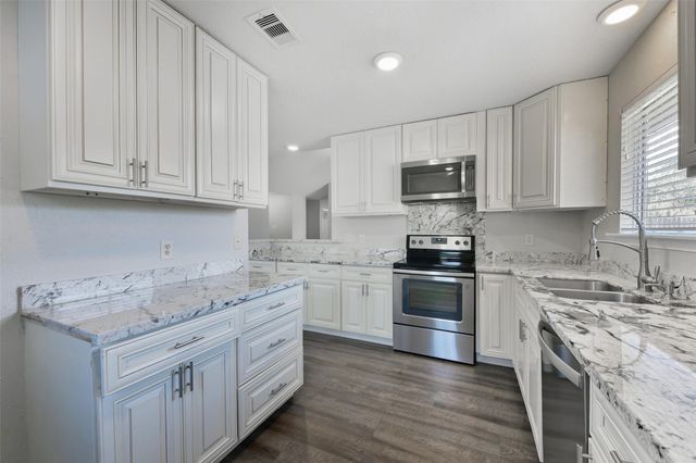 2822 Forest Point Drive, League City, TX 77573