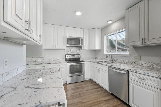 2822 Forest Point Drive, League City, TX 77573