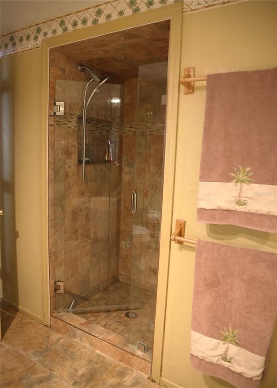 Image 21 of property listing at 5353 SHADOW LAWN DRIVE, Sarasota, FL 34242