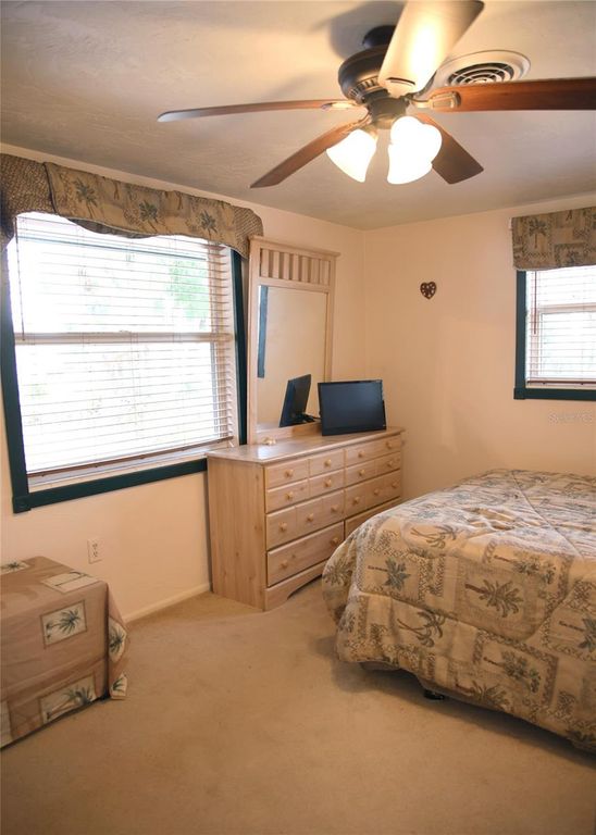 Image 22 of property listing at 5353 SHADOW LAWN DRIVE, Sarasota, FL 34242