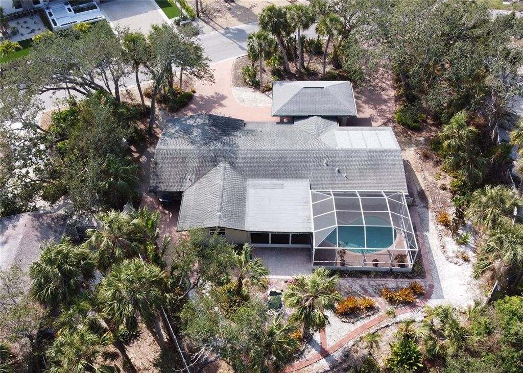 Image 37 of property listing at 5353 SHADOW LAWN DRIVE, Sarasota, FL 34242