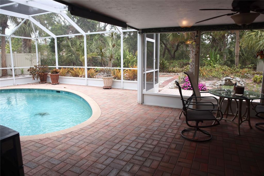 Image 40 of property listing at 5353 SHADOW LAWN DRIVE, Sarasota, FL 34242