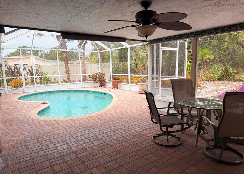 Image 42 of property listing at 5353 SHADOW LAWN DRIVE, Sarasota, FL 34242