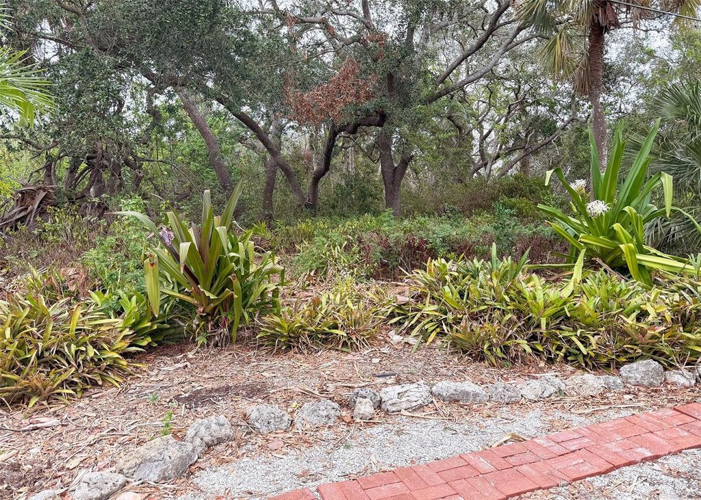 Image 47 of property listing at 5353 SHADOW LAWN DRIVE, Sarasota, FL 34242