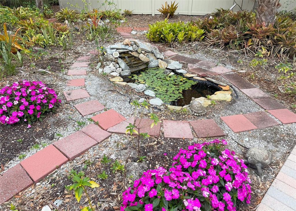 Image 48 of property listing at 5353 SHADOW LAWN DRIVE, Sarasota, FL 34242