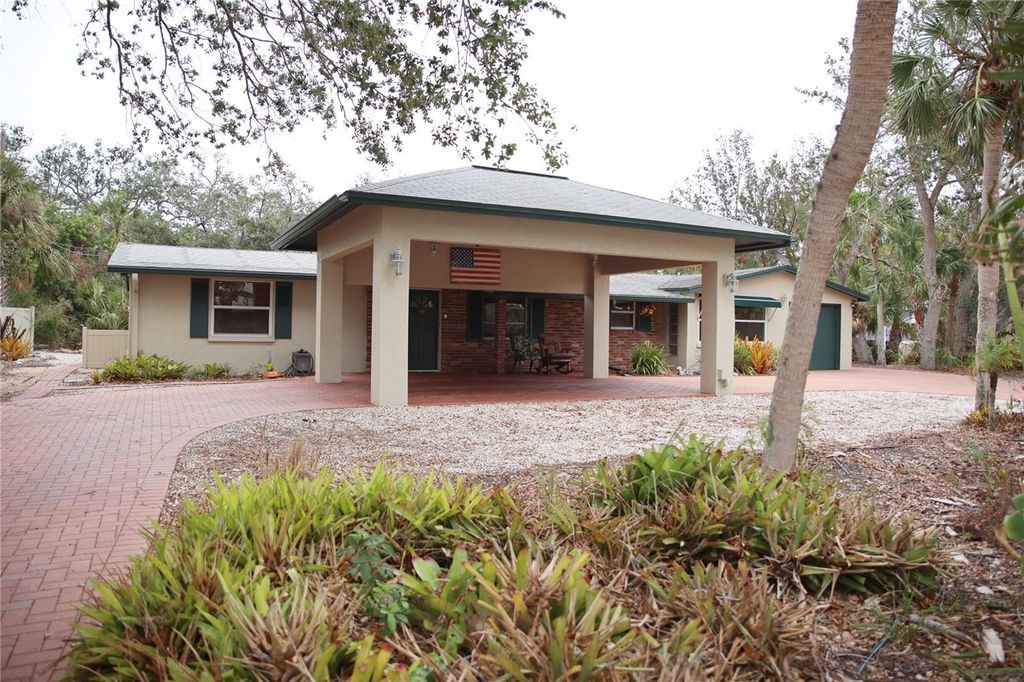 Image 6 of property listing at 5353 SHADOW LAWN DRIVE, Sarasota, FL 34242