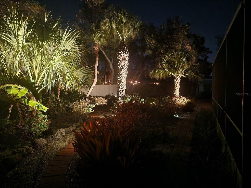 Image 52 of property listing at 5353 SHADOW LAWN DRIVE, Sarasota, FL 34242