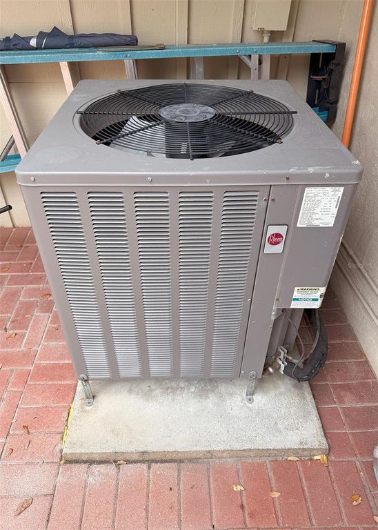 Image 54 of property listing at 5353 SHADOW LAWN DRIVE, Sarasota, FL 34242