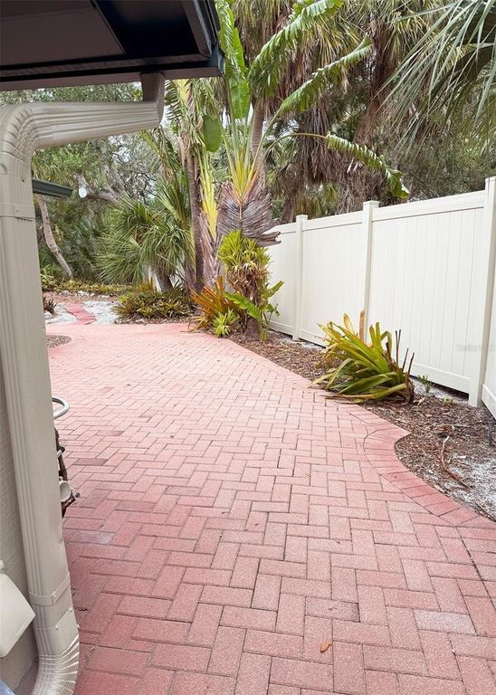 Image 55 of property listing at 5353 SHADOW LAWN DRIVE, Sarasota, FL 34242