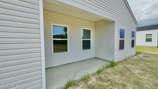 626 S Squires Run Lane, Richlands, NC 28574