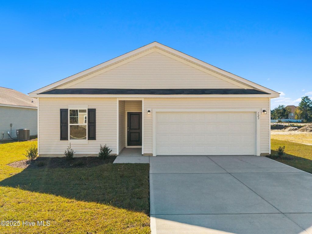626 S Squires Run Lane, Richlands, NC 28574