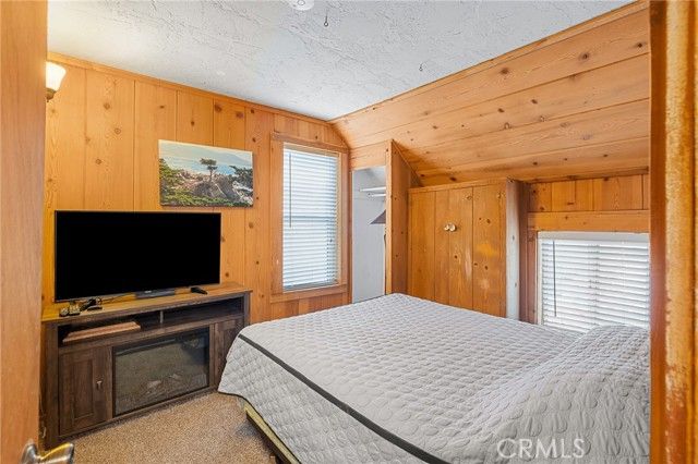 233 Glen Avon Drive, Cedar Glen, CA 92321