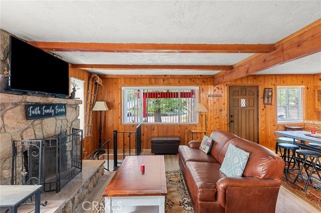 233 Glen Avon Drive, Cedar Glen, CA 92321