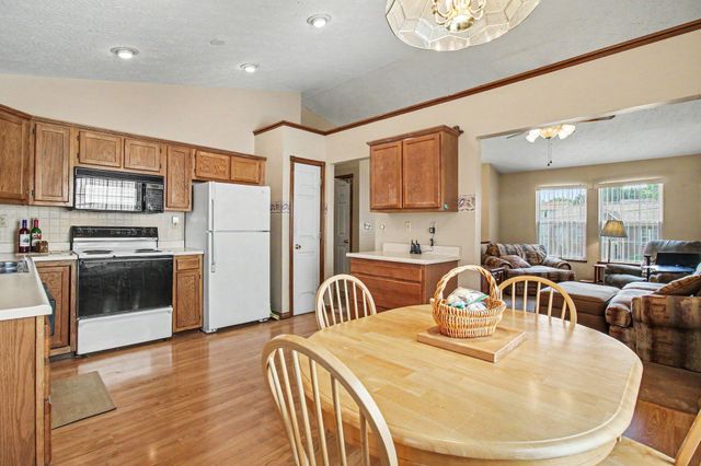 1506 Waterfall Way, Elsmere, KY 41018