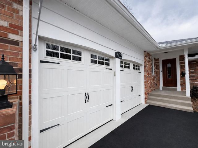 8100 LANGBROOK RD, Springfield, VA 22152