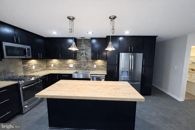 8100 LANGBROOK RD, Springfield, VA 22152