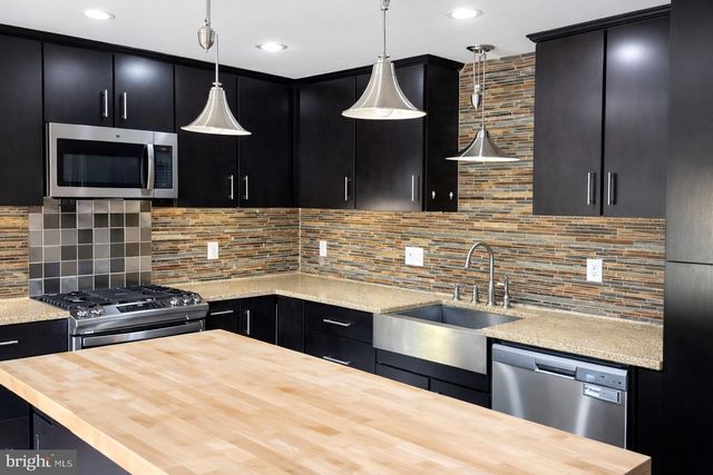 8100 LANGBROOK RD, Springfield, VA 22152