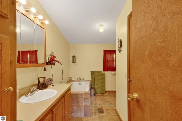 3333 N Ferris Road, Sumner, MI 48889