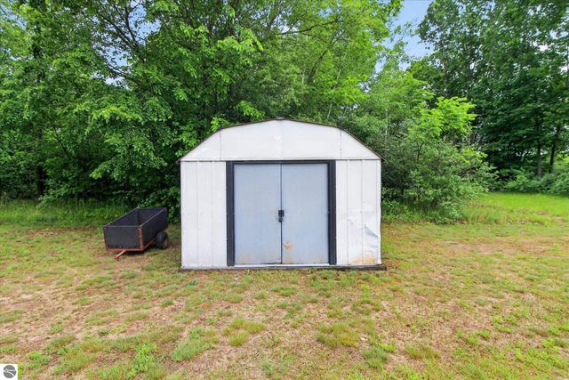 3333 N Ferris Road, Sumner, MI 48889
