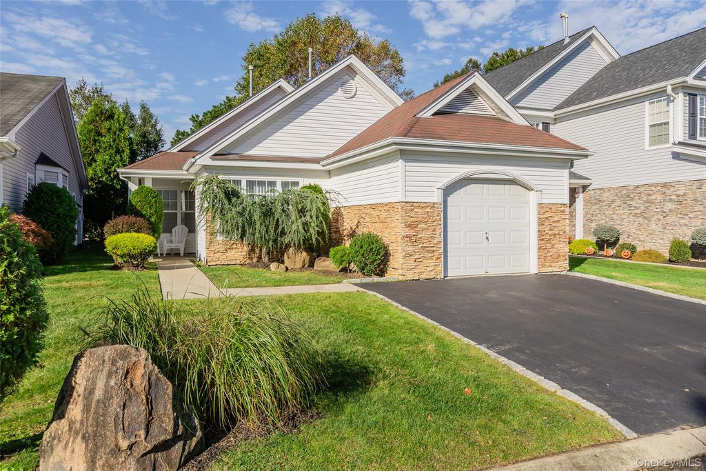 29 Madison Circle, Middle Island, NY 11953 — exterior