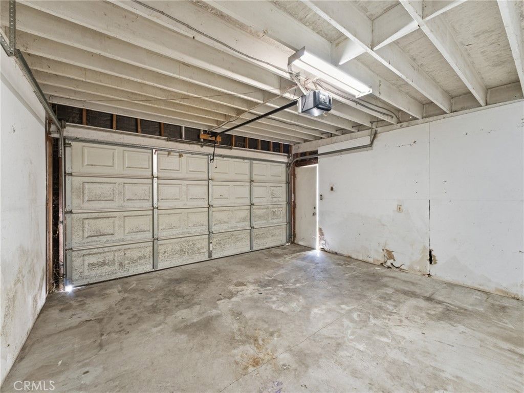 Image 11 of property listing at 6307 S Harcourt Avenue, Los Angeles, CA 90043