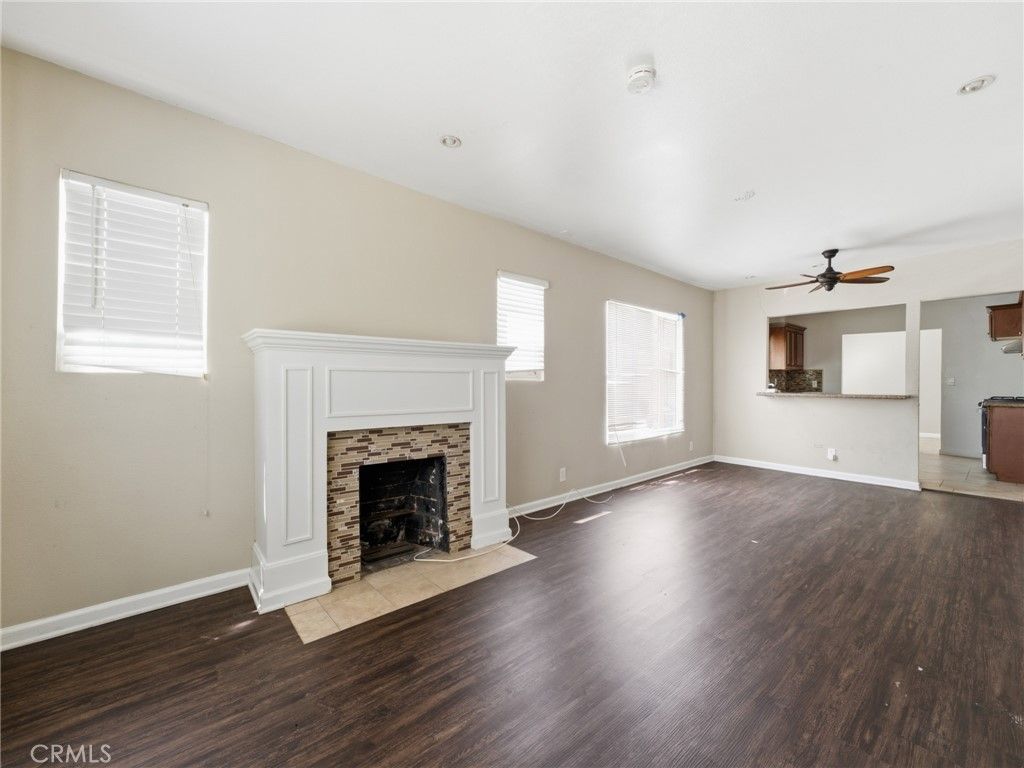 Image 13 of property listing at 6307 S Harcourt Avenue, Los Angeles, CA 90043